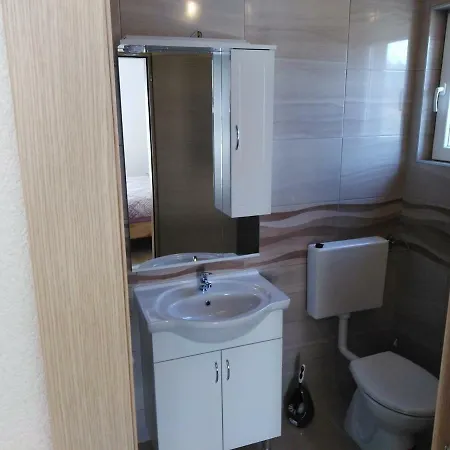 公寓 Nediljko & Mila 扎达尔