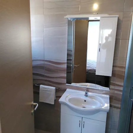 公寓 Nediljko & Mila 扎达尔