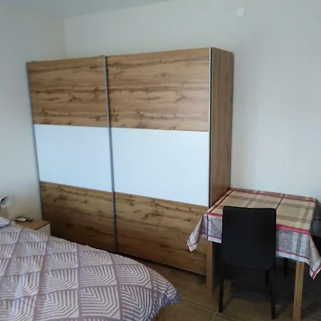 公寓 Nediljko & Mila 扎达尔