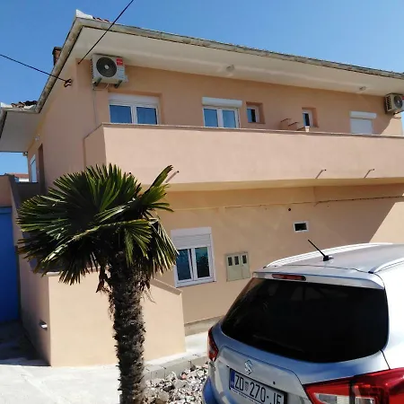 公寓 Nediljko & Mila 扎达尔