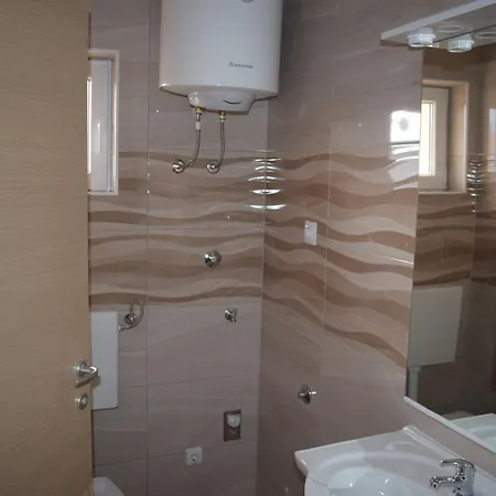 公寓 Nediljko & Mila 扎达尔