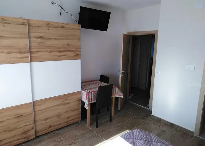 Nediljko & Mila Апартаменты Задар